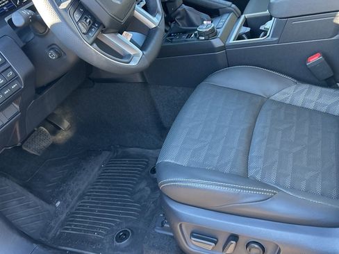 Used 2025 Toyota 4Runner TRD Off-Road Premium image 9