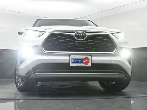 Used 2024 Toyota Highlander Platinum AWD/4WD image 28