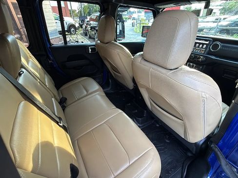 Used 2018 Jeep Wrangler Unlimited Sahara AWD/4WD image 21