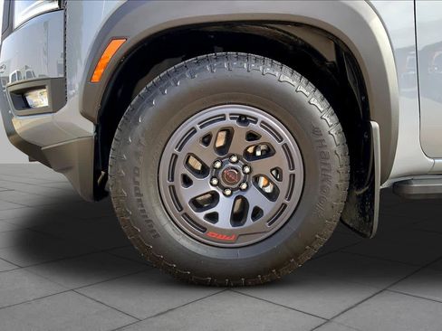 Used 2025 Nissan Frontier Pro-X w/ Pro Convenience Package RWD image 11