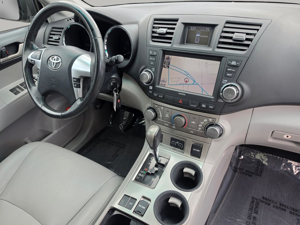 Used 2011 Toyota Highlander SE w/ Tow Pkg FWD image 37