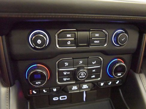 Used 2021 Chevrolet Tahoe High Country image 20