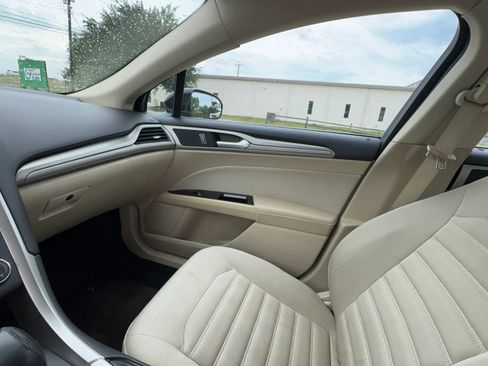 Used 2015 Ford Fusion SE FWD image 15