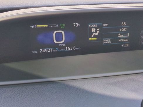 Used 2022 Toyota Prius Prime XLE image 25