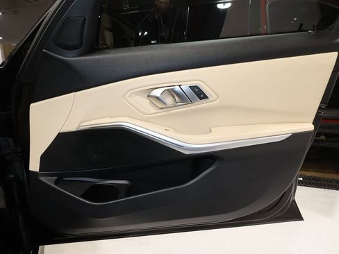 Used 2022 BMW 330e xDrive w/ Convenience Package image 18