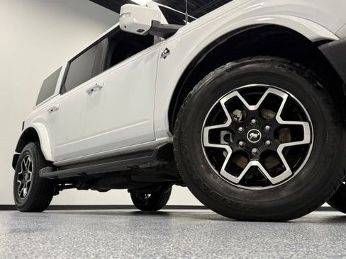 Used 2025 Ford Bronco Outer Banks AWD/4WD image 2