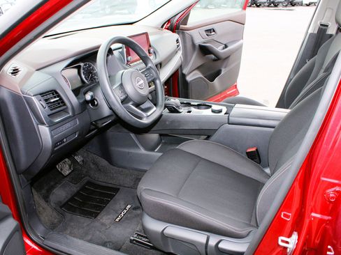 Used 2023 Nissan Rogue S image 16