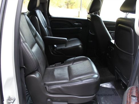 Used 2014 GMC Yukon XL Denali AWD/4WD image 18