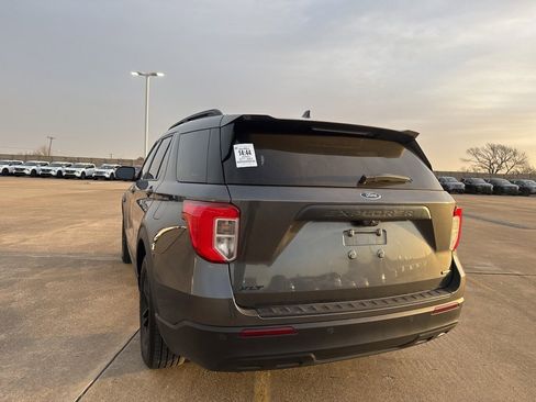 Used 2020 Ford Explorer XLT image 10