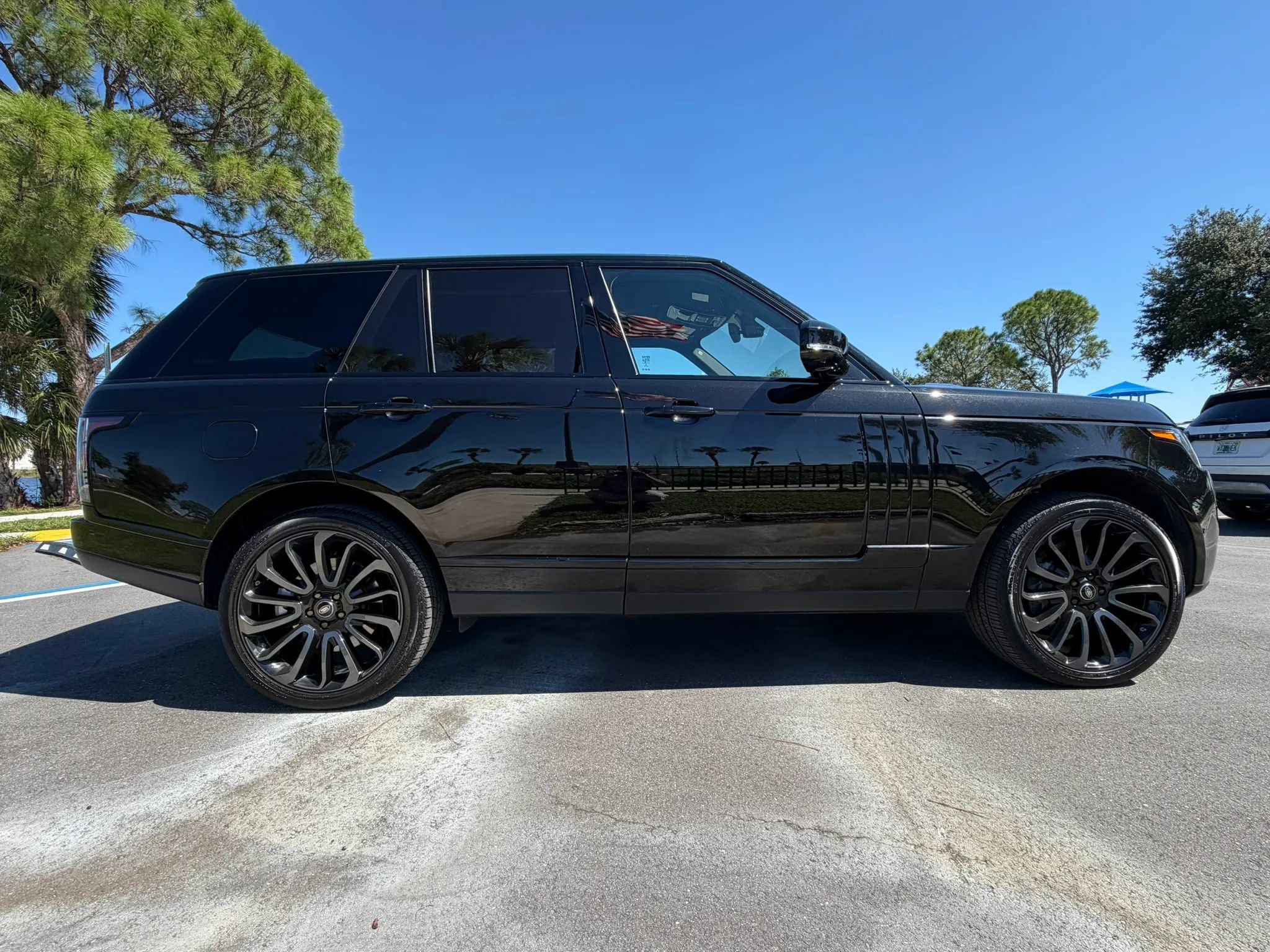 Used 2014 Land Rover Range Rover Supercharged AWD/4WD image 9
