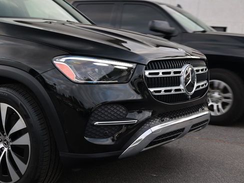 Used 2025 Mercedes-Benz GLE 450e 4MATIC w/ Driver Assistance Package image 7