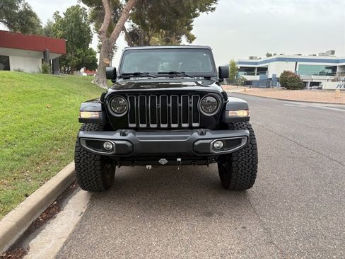Used 2018 Jeep Wrangler Unlimited Sahara AWD/4WD image 9