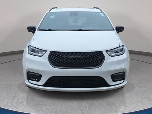 Used 2024 Chrysler Pacifica Touring-L w/ S Appearance Package FWD image 2