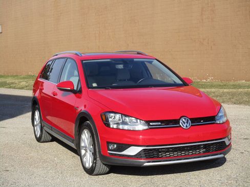 Used 2018 Volkswagen Golf Alltrack SE image 88