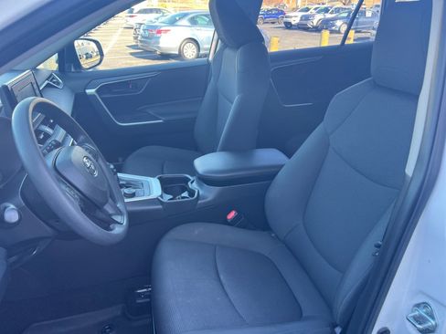 Used 2019 Toyota RAV4 LE image 33
