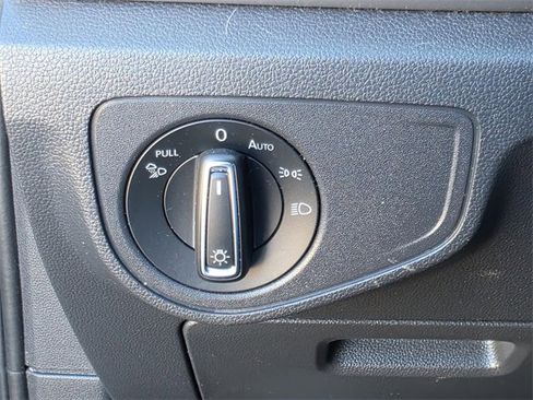 Used 2020 Volkswagen Atlas Cross Sport SEL image 25