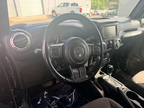 Used 2018 Jeep Wrangler Unlimited Sahara AWD/4WD image 16