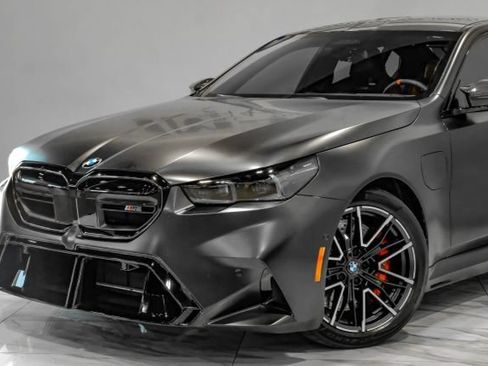 Used 2026 BMW M5 w/ Carbon Package AWD/4WD image 5
