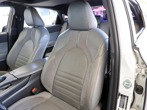 Used 2019 Toyota Avalon Touring FWD image 20