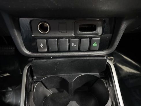 Used 2020 Mitsubishi Outlander SE image 21