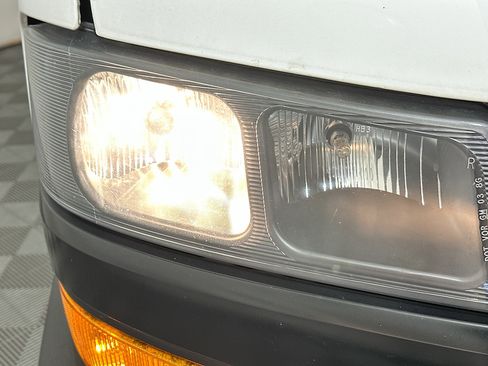 Used 2021 Chevrolet Express 2500 image 9