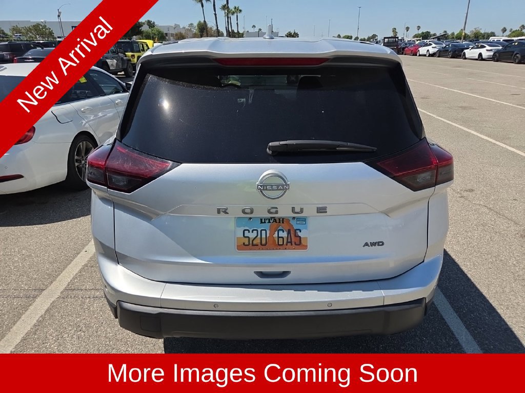 Used 2025 Nissan Rogue SV AWD/4WD image 4