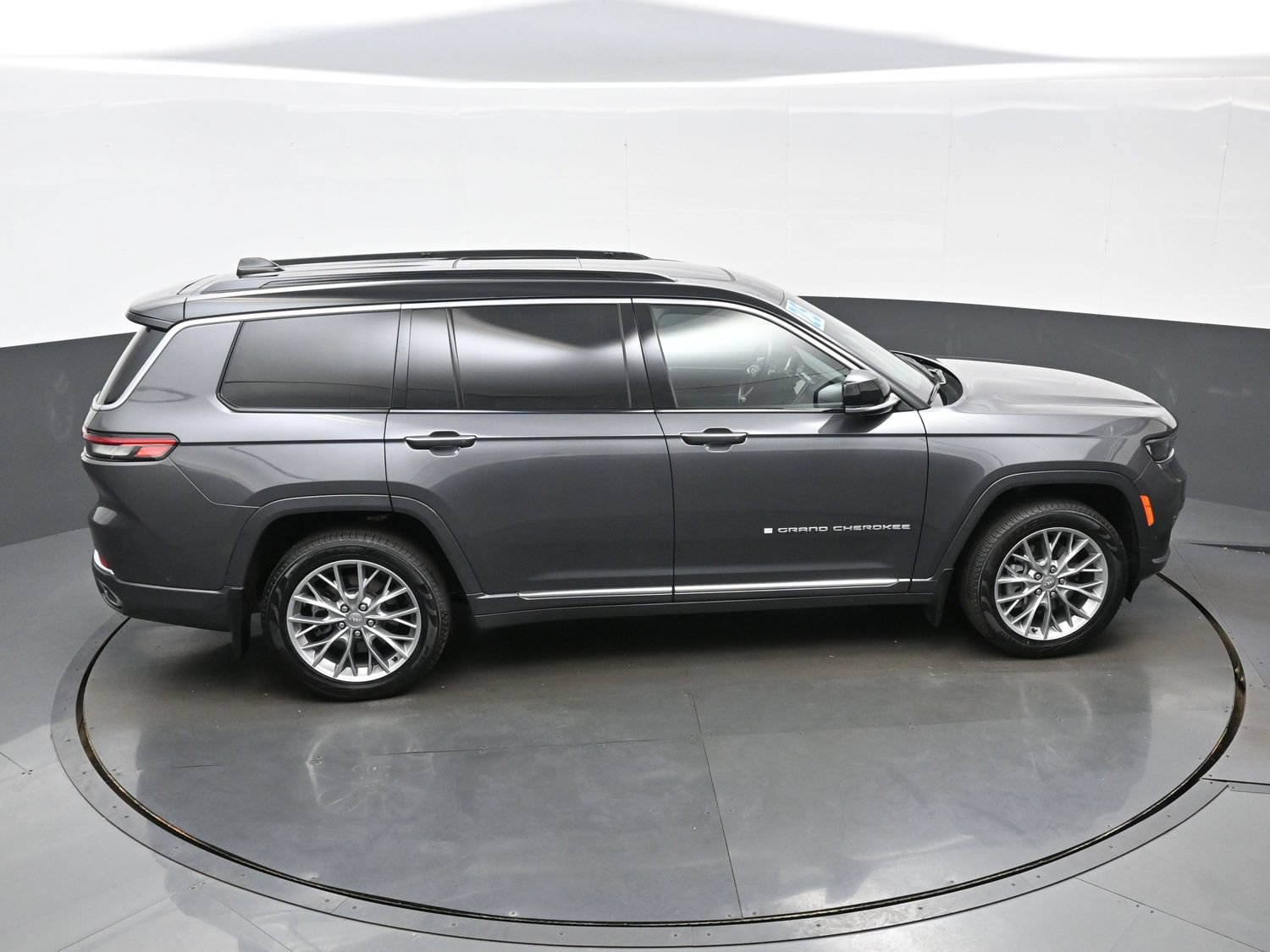 Used 2025 Jeep Grand Cherokee L Summit w/ MOPAR Finishing Package AWD/4WD image 44