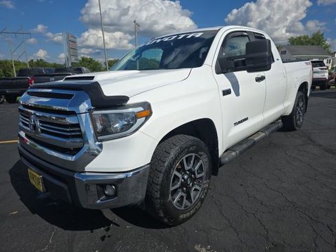 Used 2017 Toyota Tundra SR5 image 3