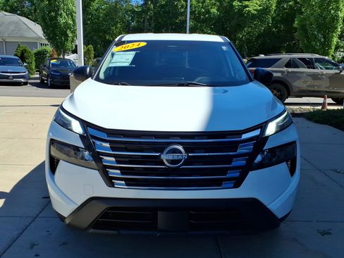 Used 2024 Nissan Rogue S FWD image 2