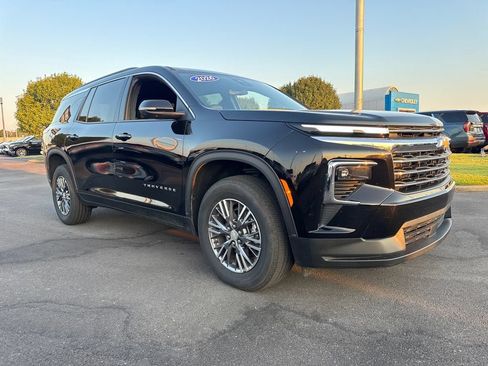 Used 2026 Chevrolet Traverse LT AWD/4WD image 9