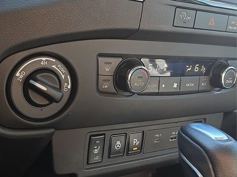 Used 2024 Nissan Frontier SV w/ SV Convenience Package image 24