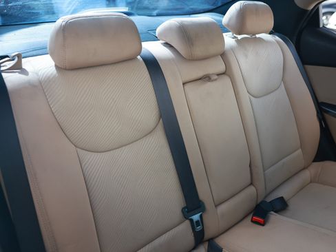 Used 2013 Hyundai Elantra GLS w/ Preferred Pkg image 17