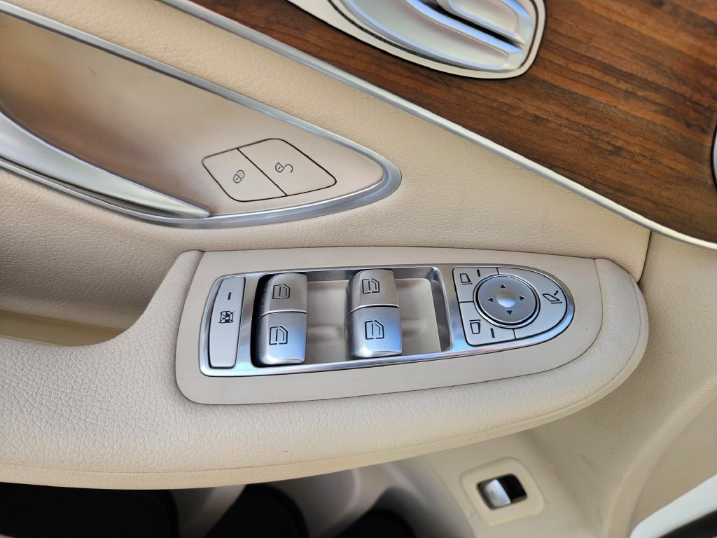 Used 2022 Mercedes-Benz GLC 300 4MATIC image 23