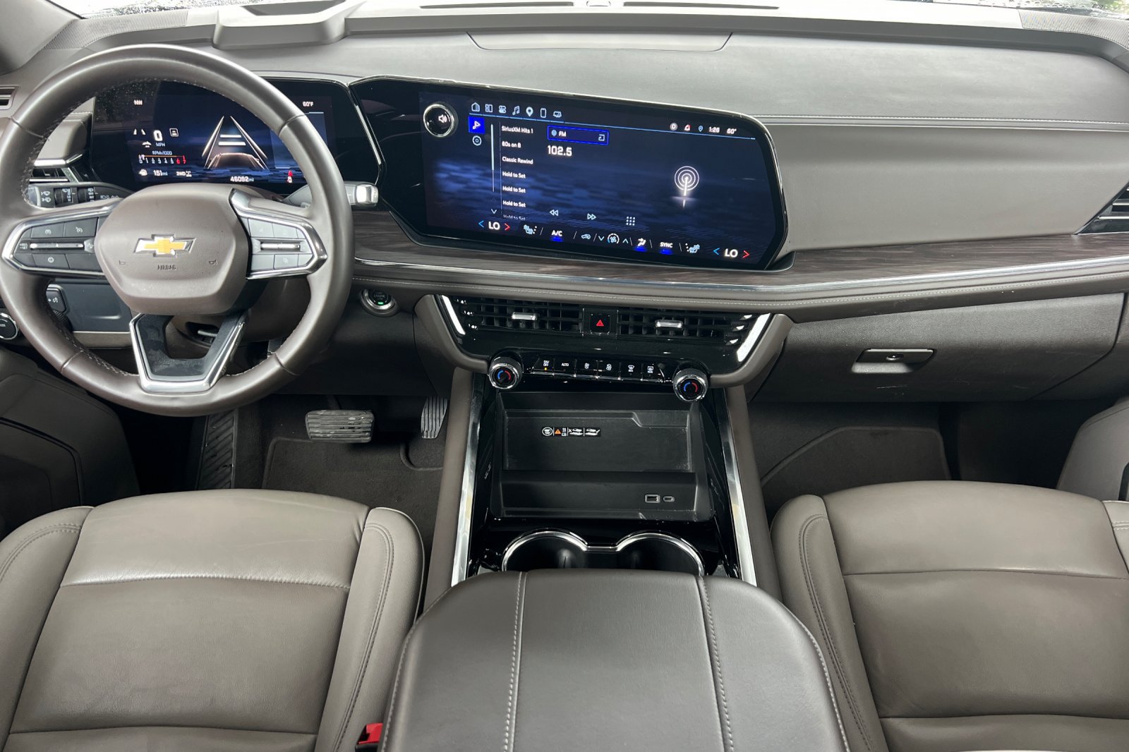 Used 2025 Chevrolet Suburban LT AWD/4WD image 21