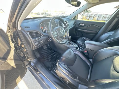 Used 2021 Jeep Cherokee Trailhawk w/ Comfort/Convenience Group AWD/4WD image 10