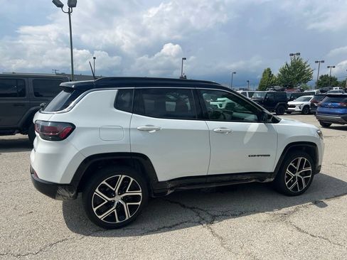 Used 2024 Jeep Compass Limited w/ Elite Group AWD/4WD image 2