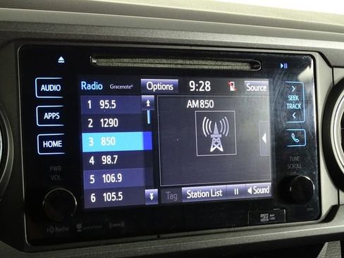 Used 2016 Toyota Tacoma TRD Sport image 27