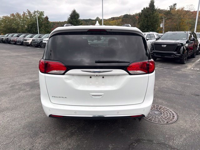 Used 2018 Chrysler Pacifica Touring-L FWD image 5