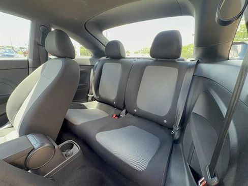 Used 2018 Volkswagen Beetle 2.0T S FWD image 20
