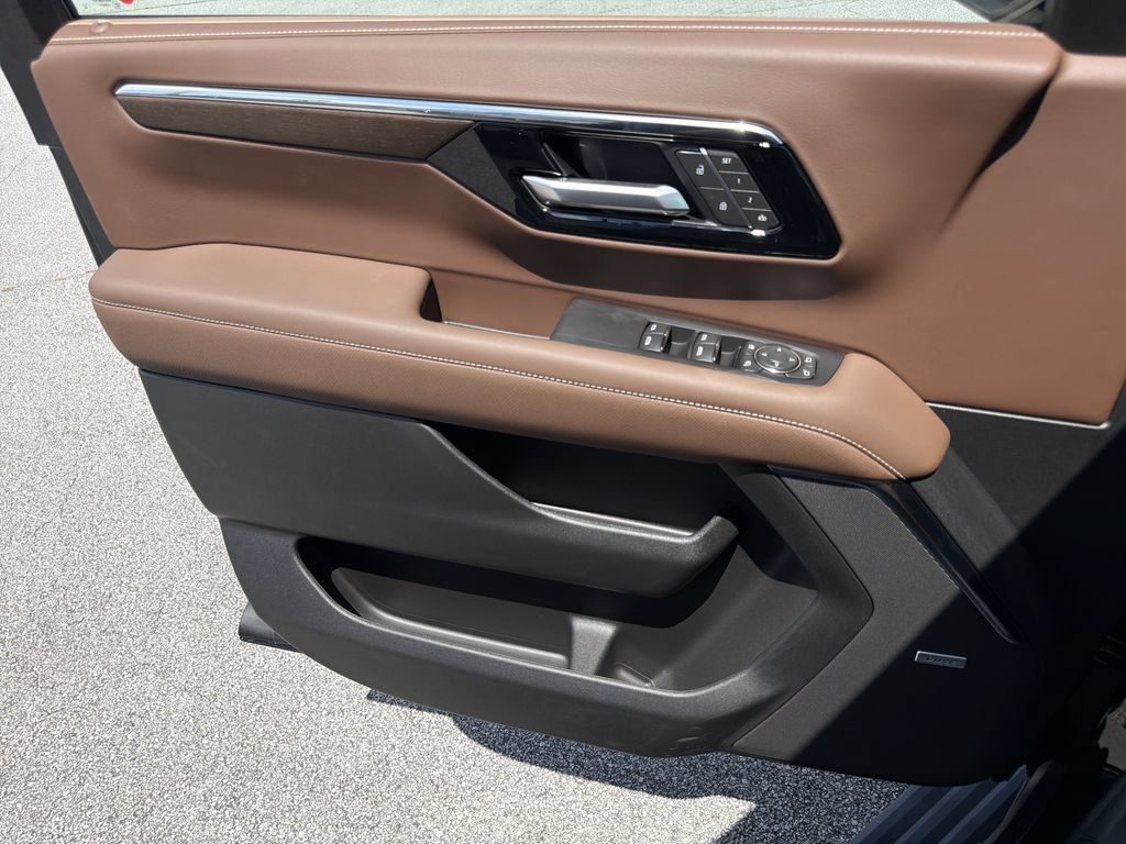 New 2026 Chevrolet Tahoe High Country AWD/4WD image 15