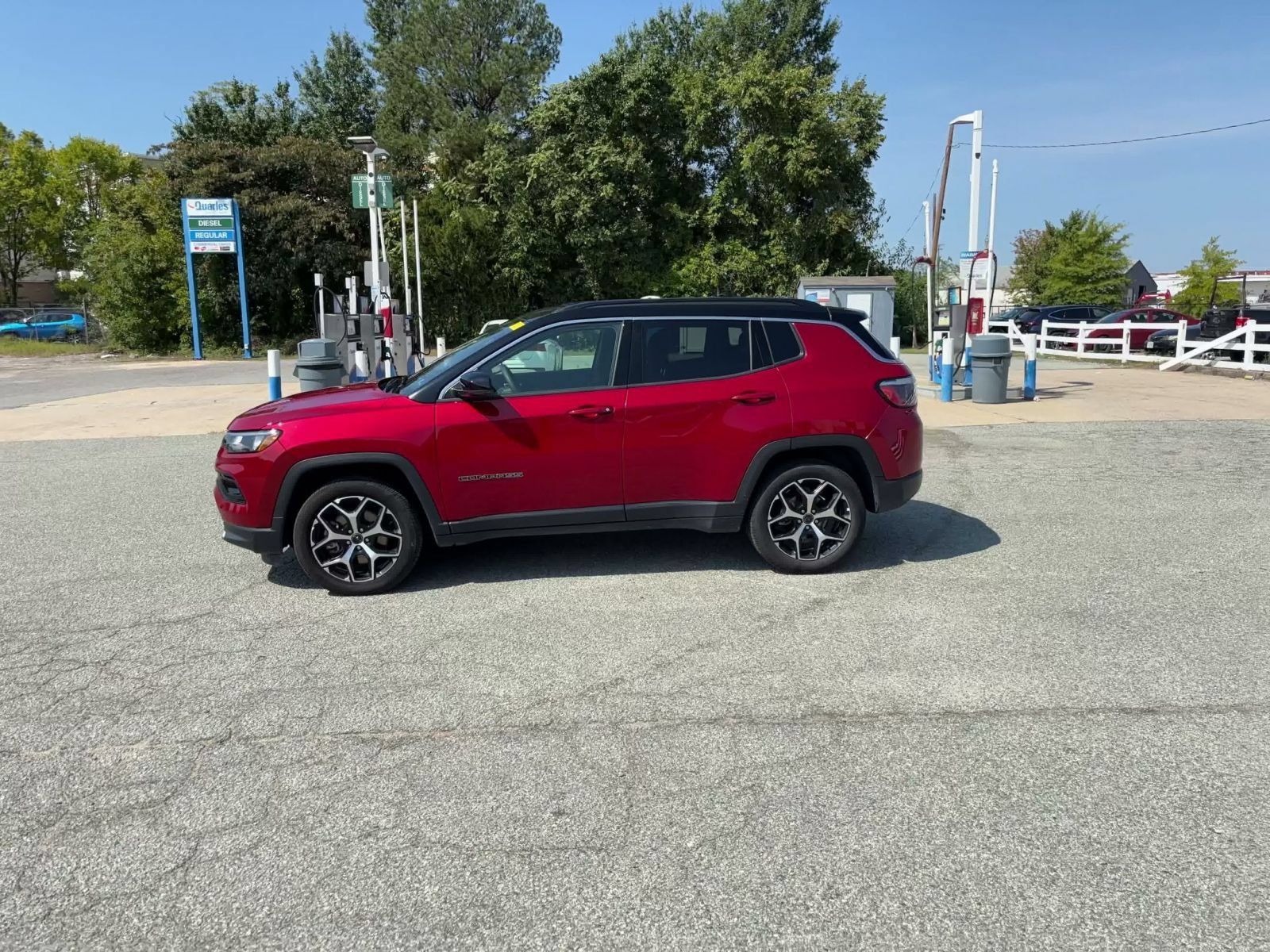 Used 2025 Jeep Compass Limited AWD/4WD image 8