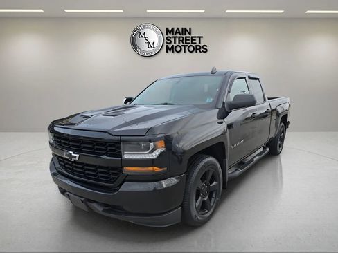 Used 2018 Chevrolet Silverado 1500 Custom image 1
