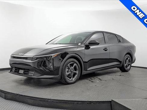 Used 2025 Kia K4 FWD image 2
