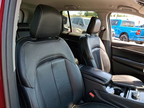 Used 2023 Jeep Grand Cherokee Limited AWD/4WD image 13