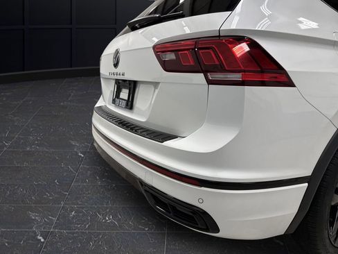 Used 2023 Volkswagen Tiguan SE R-Line image 32