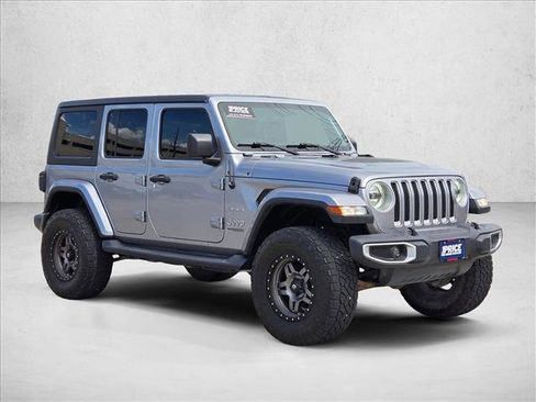 Used 2018 Jeep Wrangler Unlimited Sahara AWD/4WD image 3
