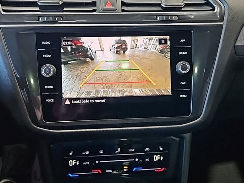 Used 2022 Volkswagen Tiguan SE image 31