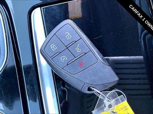 Used 2025 Chevrolet Traverse RS w/ LPO, Floor Liner Package FWD image 33
