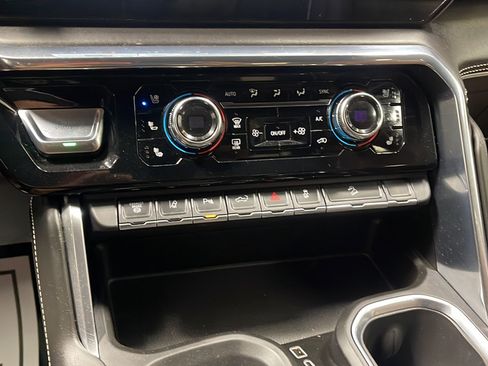 Used 2024 GMC Sierra 2500 Denali Ultimate AWD/4WD image 11