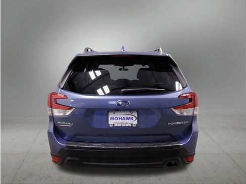 Used 2023 Subaru Forester Premium image 5
